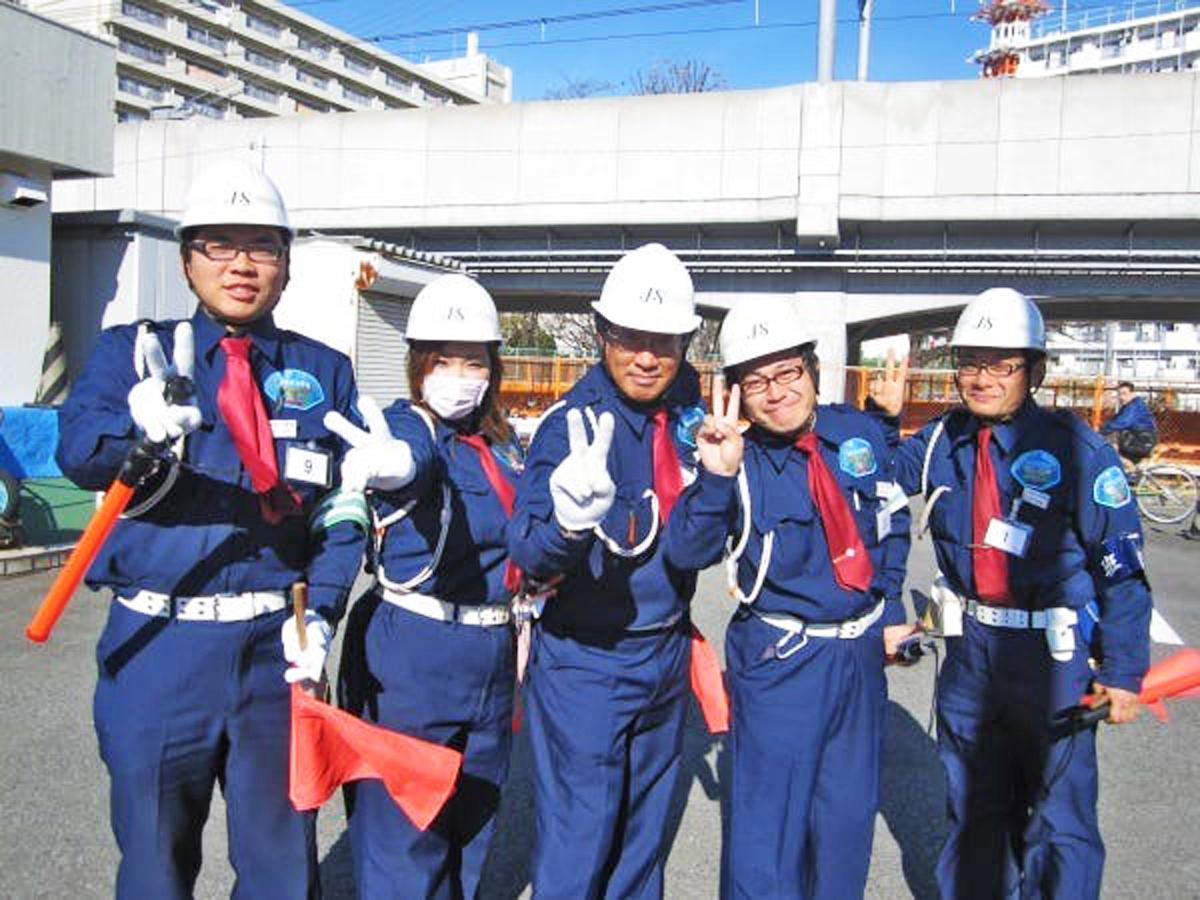 ＼土日祝休み♪／交通誘導警備員増員募集！