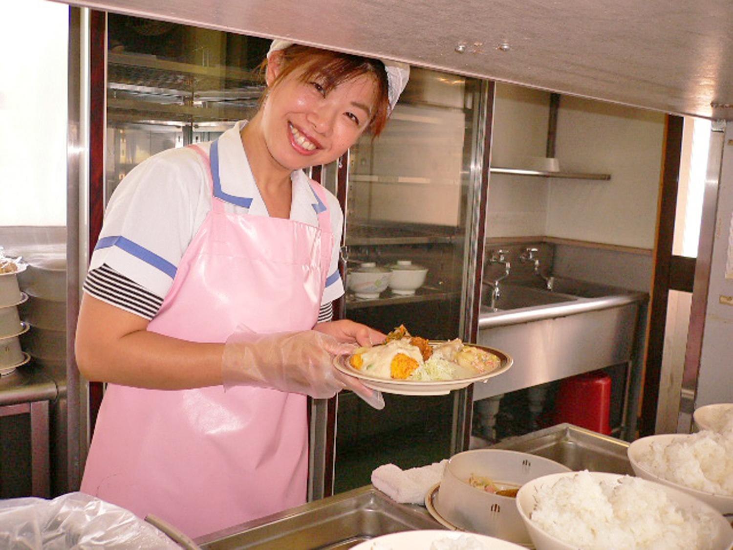 ＼賞与年2回！／社員食堂の調理補助スタッフ募集！