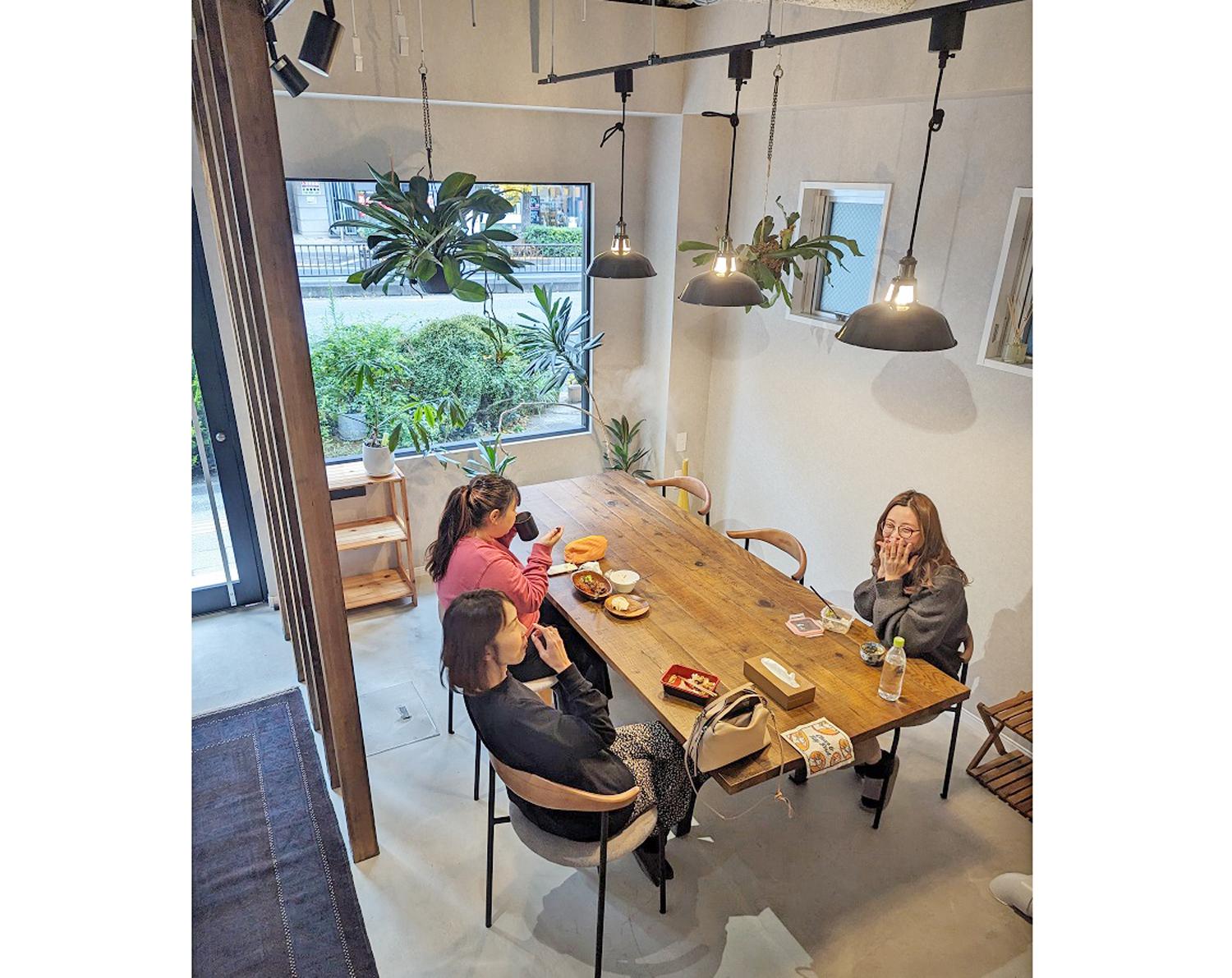 お菓子や飲料等フリー☆ オシャレオフィスで仕事が捗る環境を完備♪